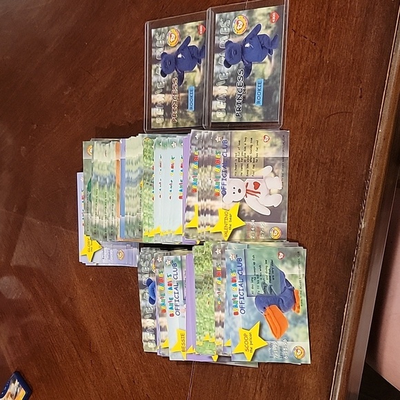 (J10) TY Beanie Babies Official Club Cards - Picture 1 of 2